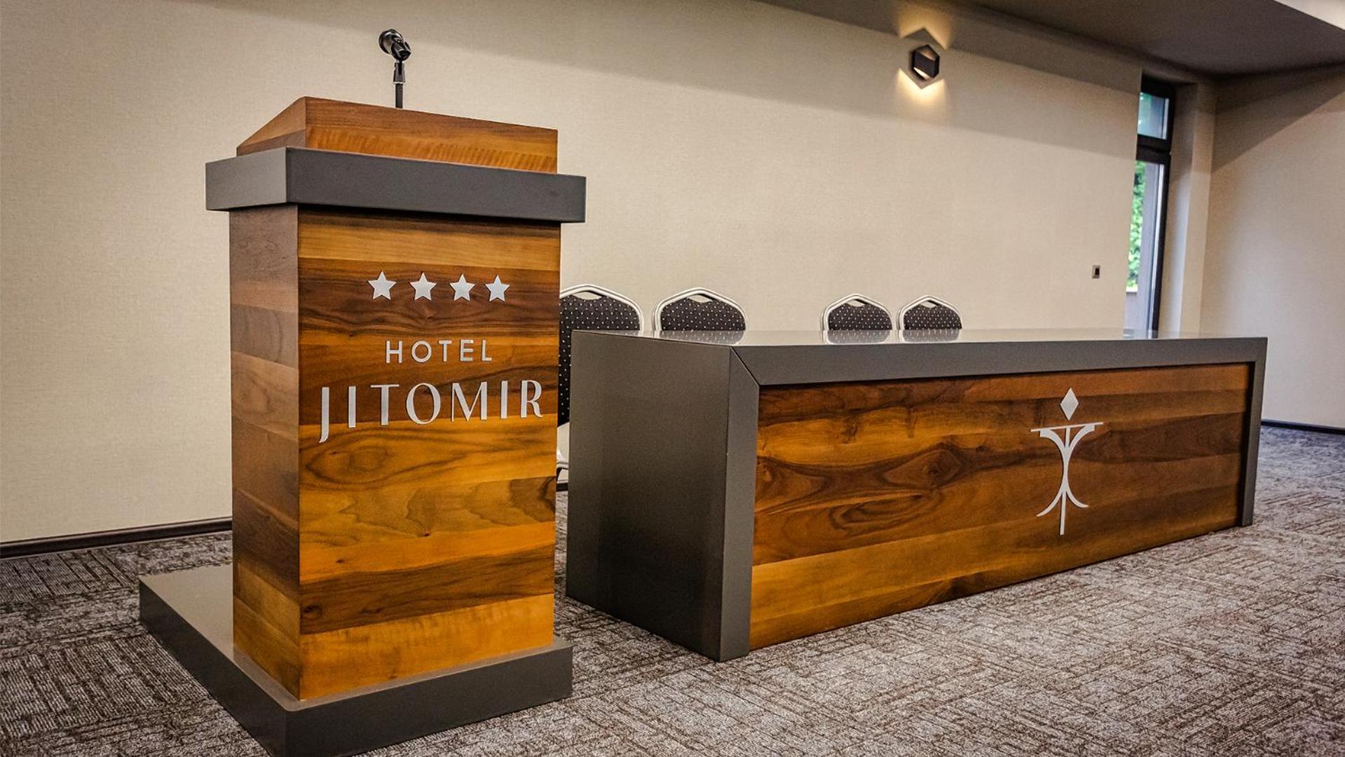 Jitomir Hotel Montana Exterior photo