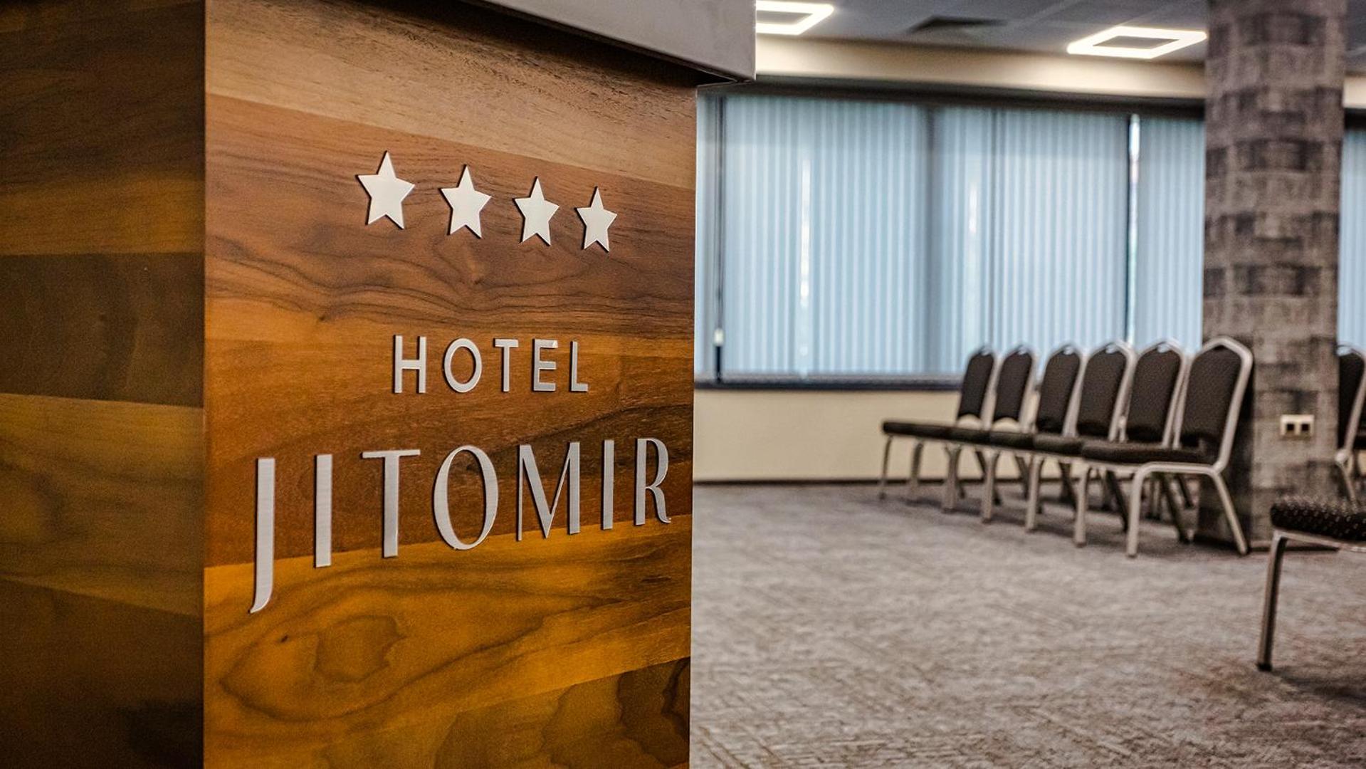 Jitomir Hotel Montana Exterior photo